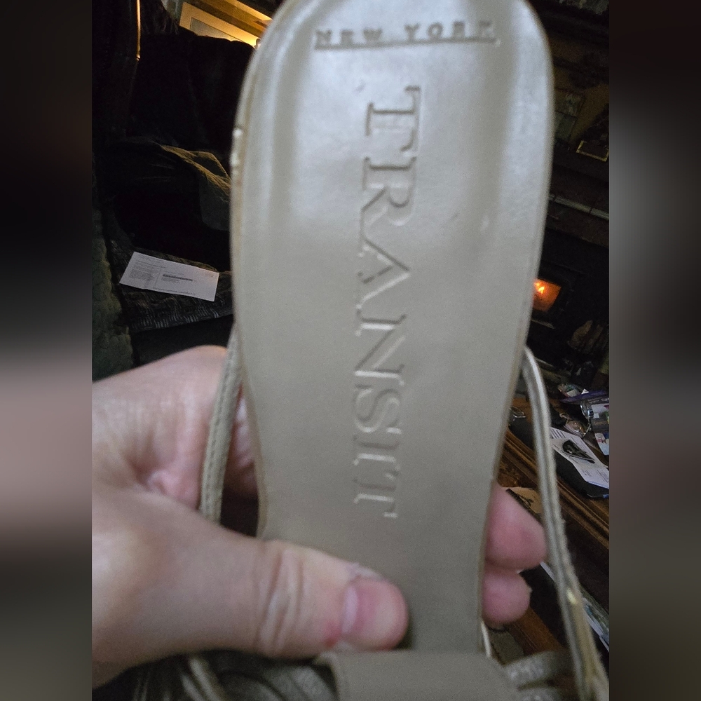 New York Transit Gold/tan Strappy Women's Sandals Sz7M - Picture 3 of 8
